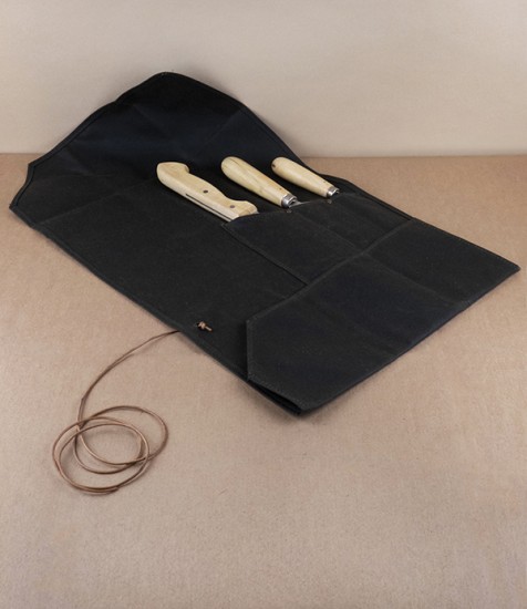 Spanish three knife stainless set with roll