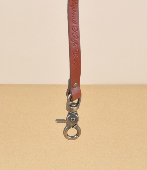 Leather lanyard with crab-claw clasp