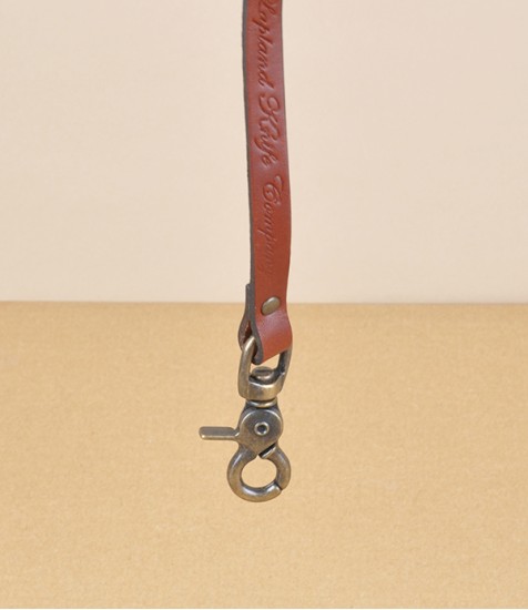 Leather lanyard with crab-claw clasp