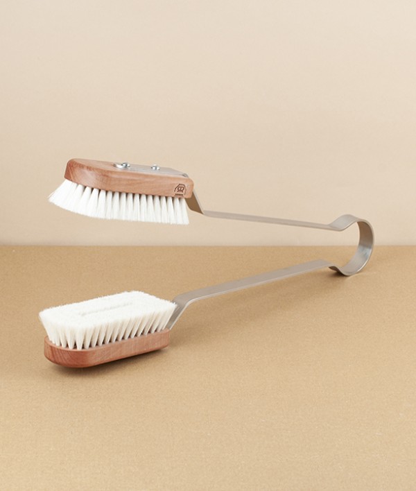 Leaf brush, goat hair and pear wood