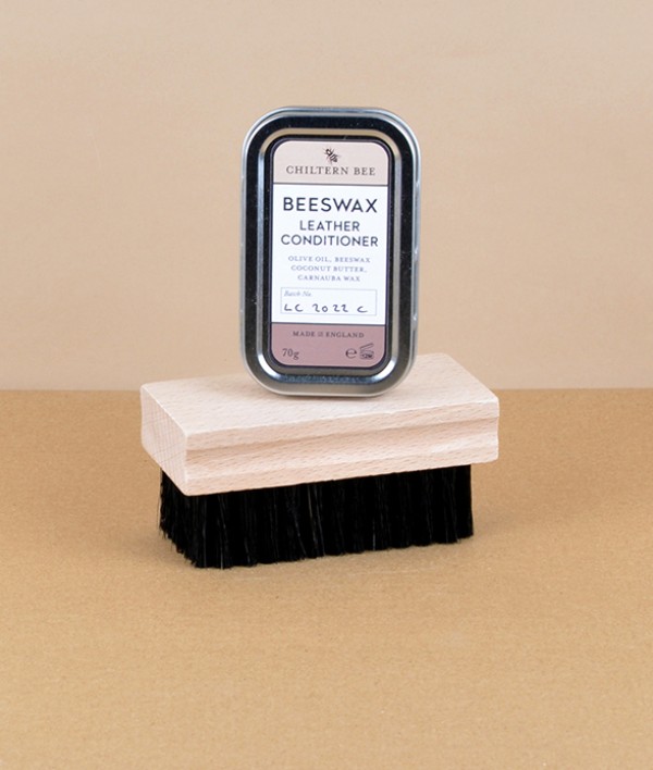 Leather cleaning brush, natural bristle, English