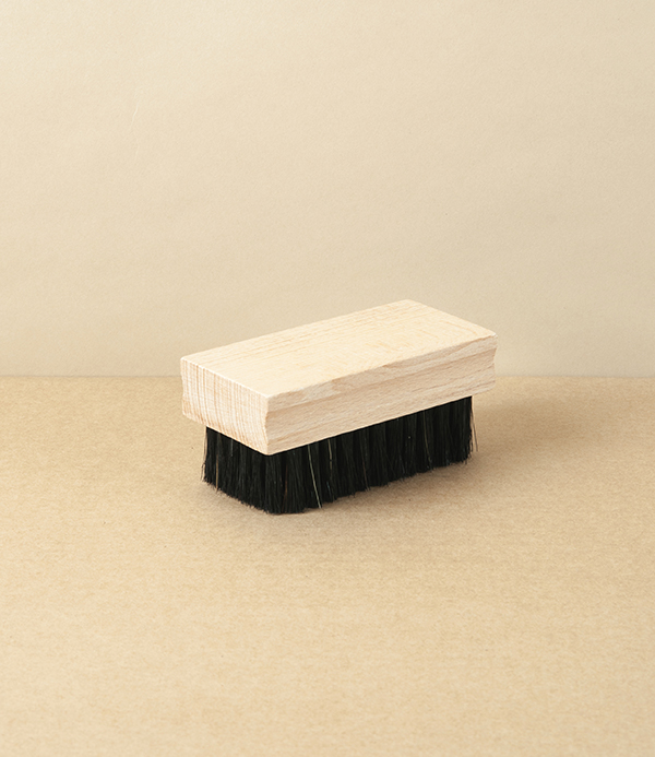 Leather cleaning brush, natural bristle, English