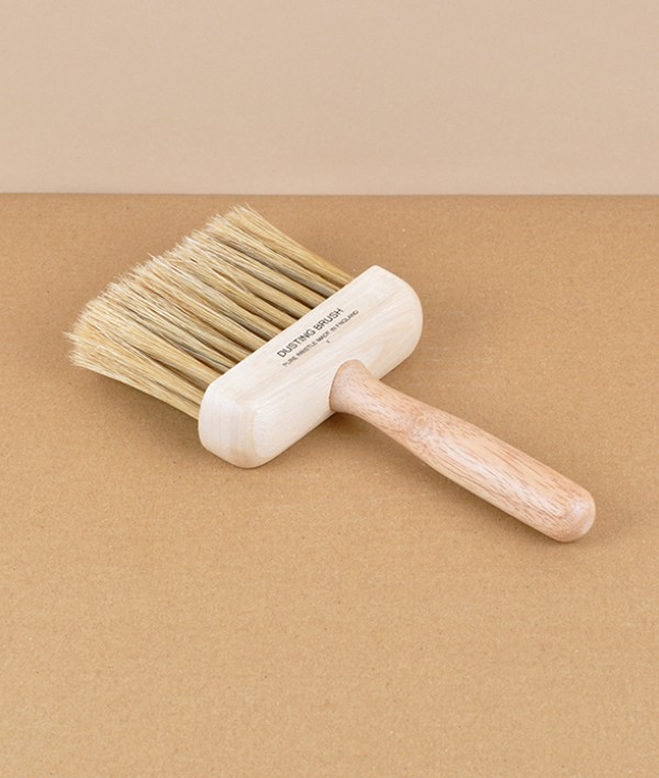 English 'Lily' dusting brush