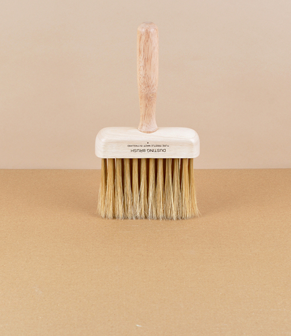 English 'Lily' dusting brush