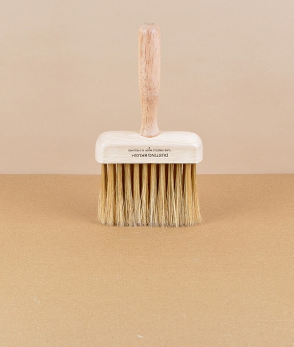 English 'Lily' dusting brush