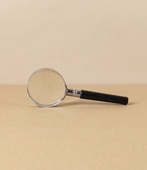 Compact Desktop Magnifying Glass