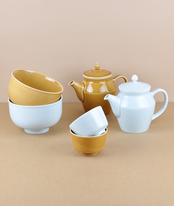 Mizu-mizu Japanese porcelain teapot, Ochre