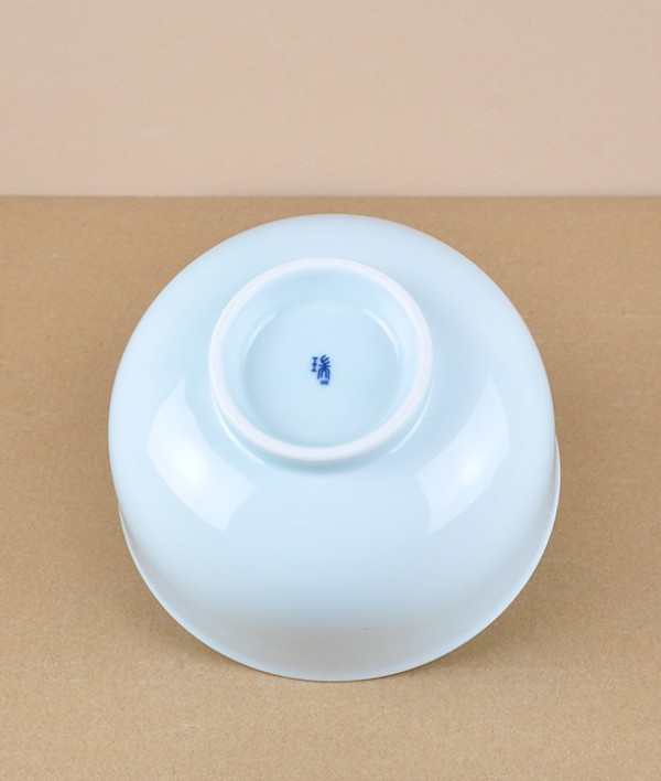 Mizu-mizu Japanese porcelain bowl, Blue