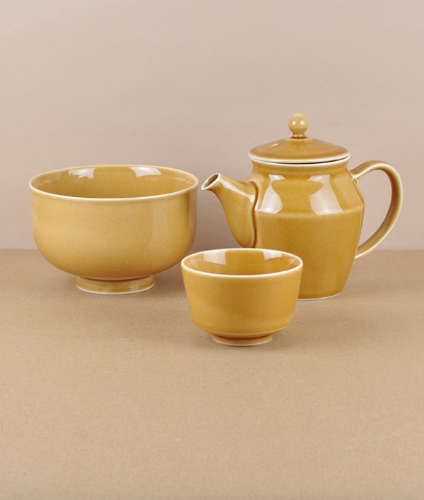 Mizu-mizu Japanese porcelain teapot, Ochre