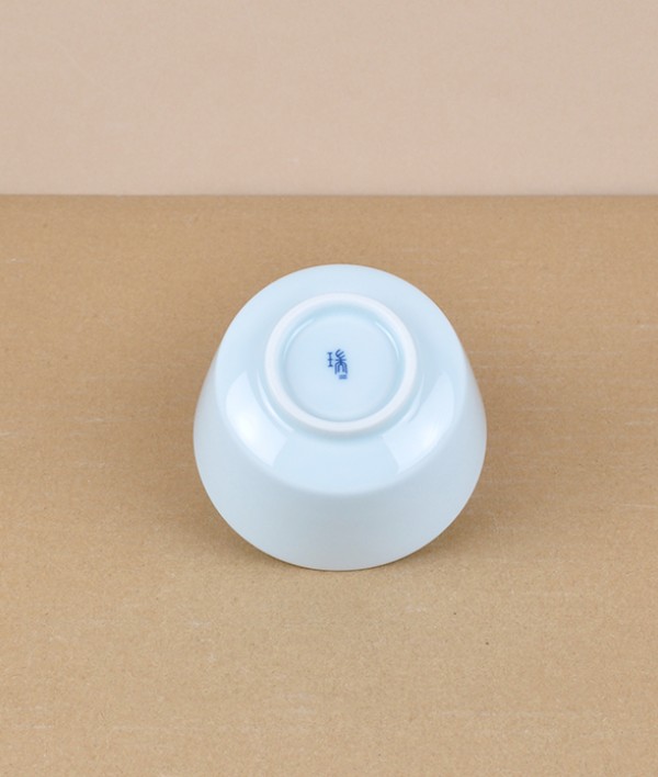 Mizu-mizu Japanese porcelain tea bowl, Blue