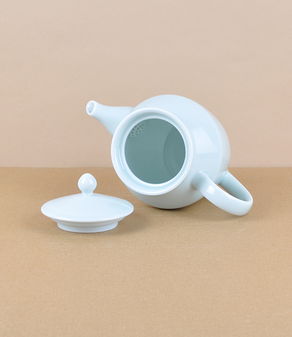 Mizu-mizu Japanese porcelain teapot, Blue