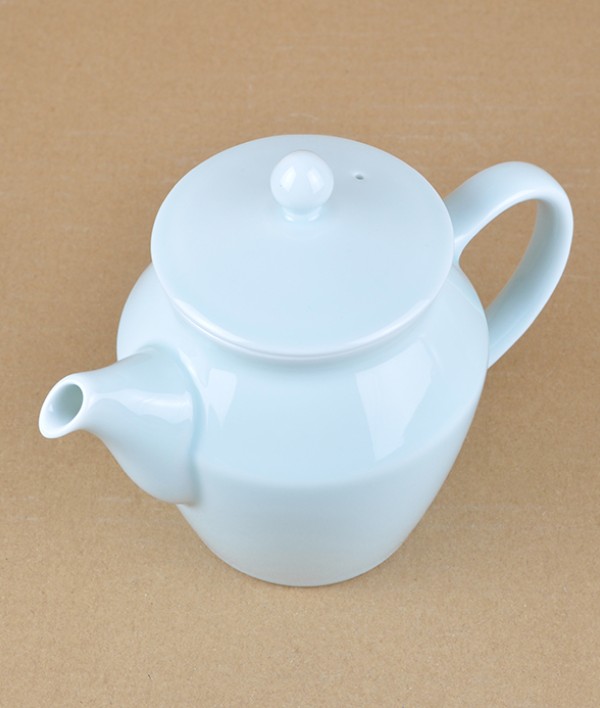 Mizu-mizu Japanese porcelain teapot, Blue