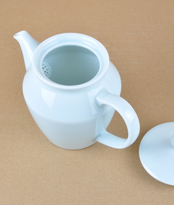 Mizu-mizu Japanese porcelain teapot, Blue