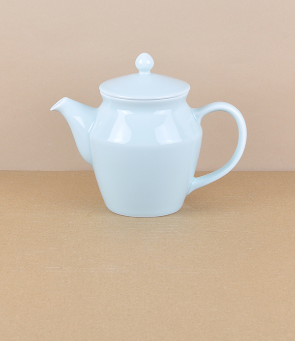 Mizu-mizu Japanese porcelain teapot, Blue