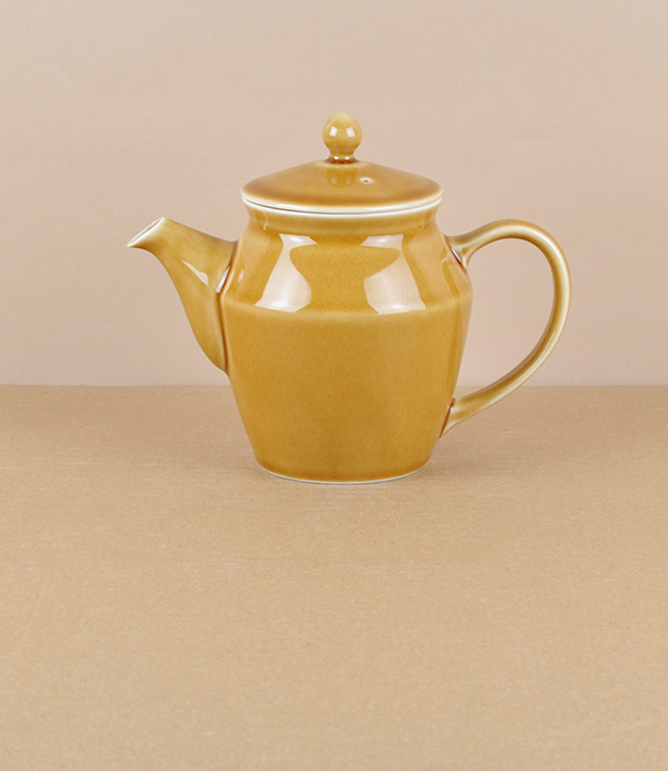 Mizu-mizu Japanese porcelain teapot, Ochre