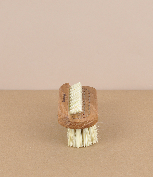 Swedish Lovisa nail brush, oak & tampico