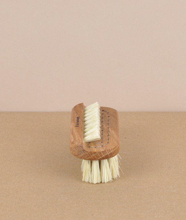 Swedish Lovisa nail brush, oak & tampico
