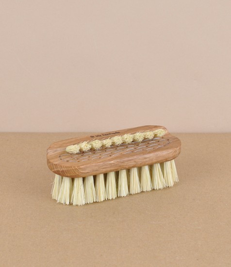 Swedish Lovisa nail brush, oak & tampico