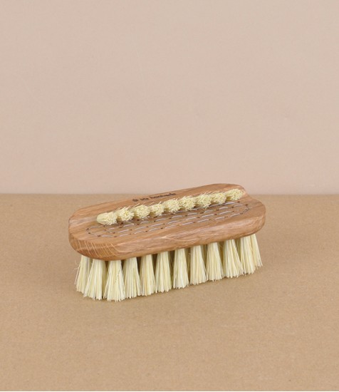 Swedish Lovisa nail brush, oak & tampico