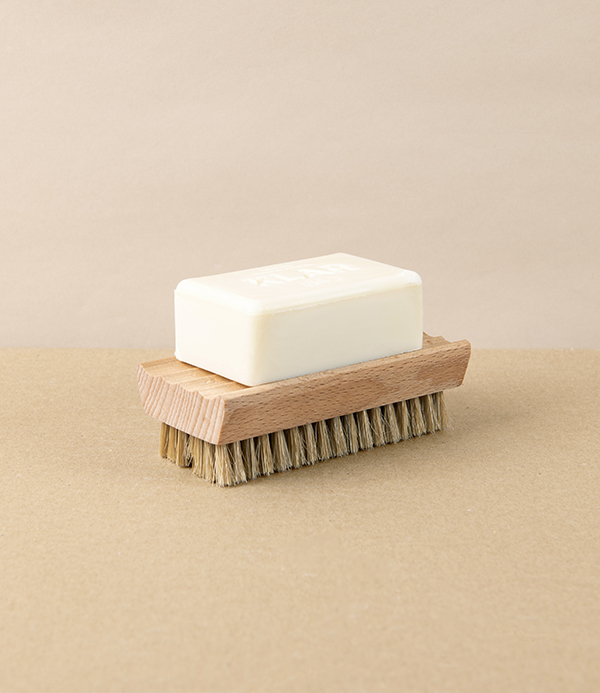 Nail Brush Soap Dish, Oiled Beechwood & Tampico 