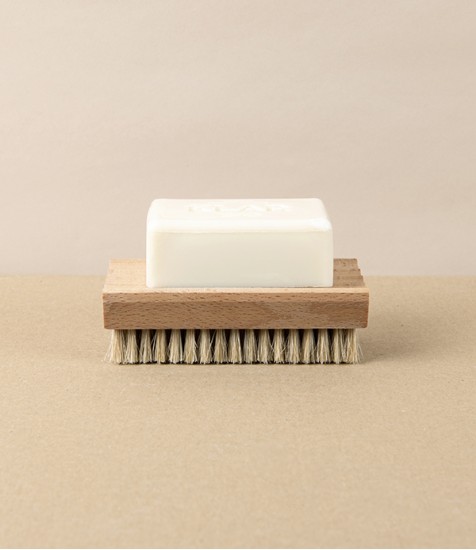 Nail Brush Soap Dish, Oiled Beechwood & Tampico 