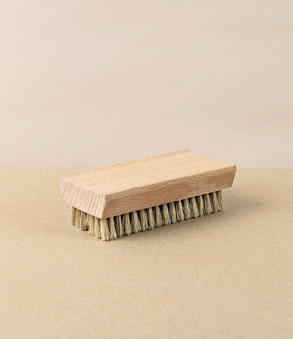 Nail Brush Soap Dish, Oiled Beechwood & Tampico 