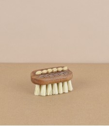 Swedish Lovisa travel nail brush, oak & tampico