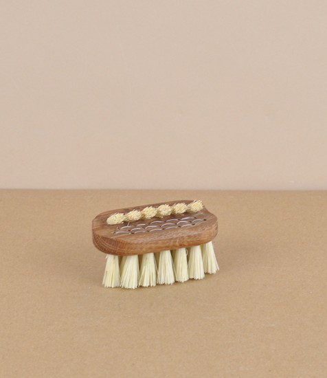 Swedish Lovisa travel nail brush, oak & tampico