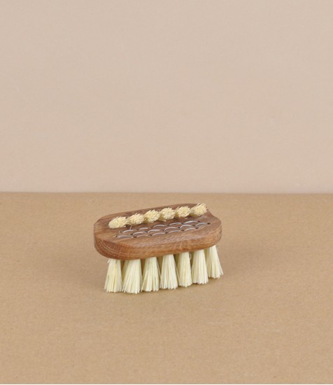 Swedish Lovisa travel nail brush, oak & tampico