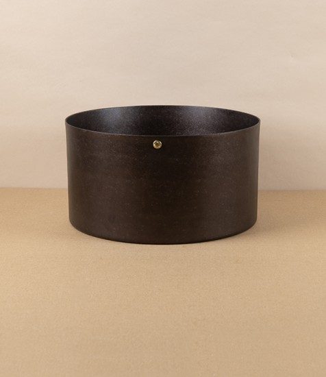 English Pressed Iron Deep Cake Tin with Loose Bottom, 9"