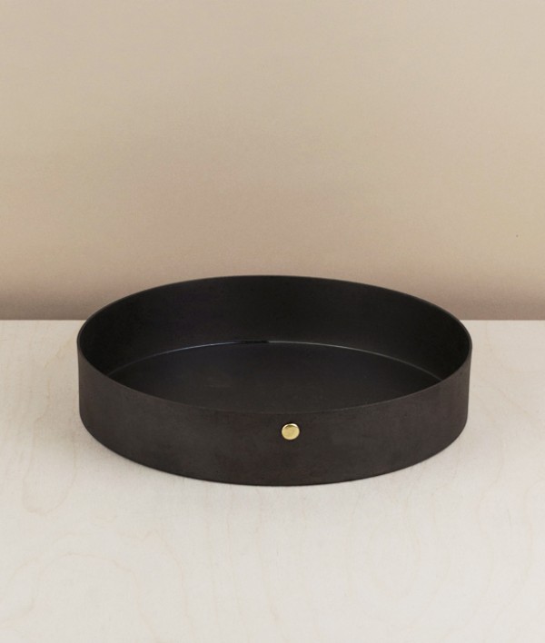 English Pressed Iron Cake Tin, 8.5"