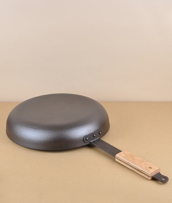 English Spun Iron Chef's Pan with British Oak Handle, 11"