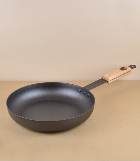 English Spun Iron Chef's Pan with British Oak Handle, 11"