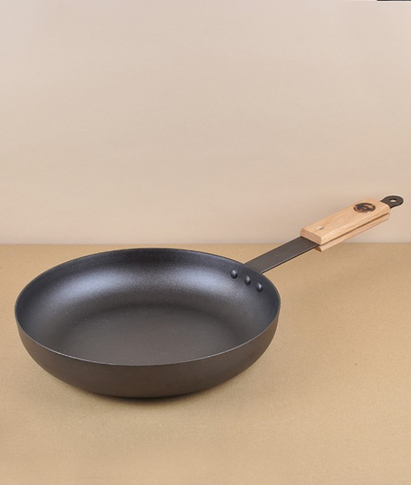 English Spun Iron Chef's Pan with British Oak Handle, 11"