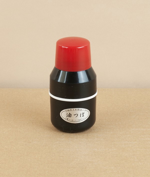 Japanese tool oil applicator with wadding
