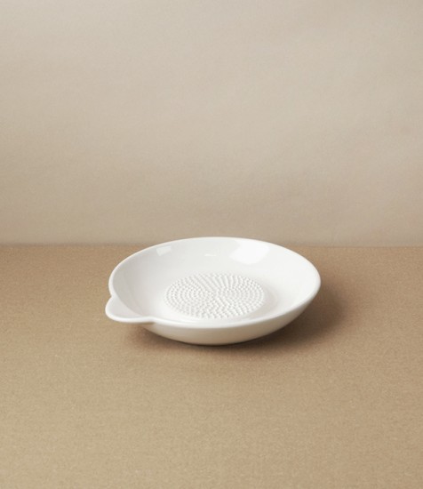 Oroshizara or Grating Dish, Semi-Porcelain 