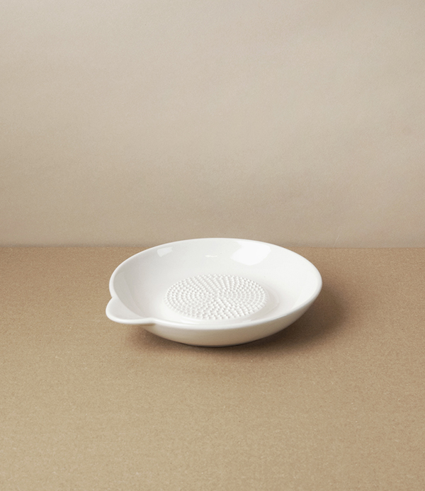 Oroshizara or Grating Dish, Semi-Porcelain 