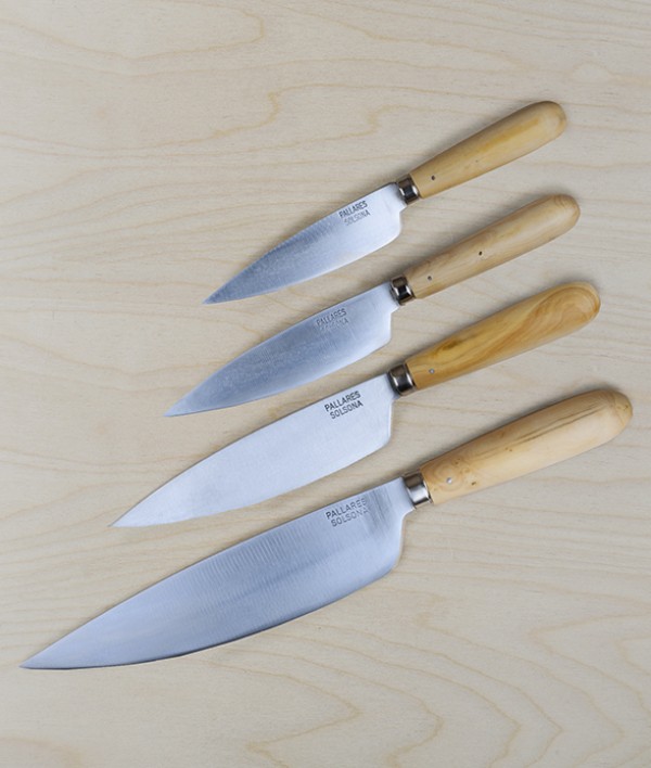 Spanish four knife set with roll