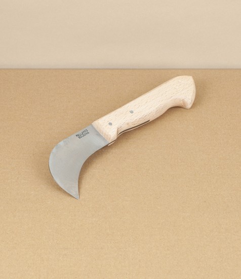 Spanish Carbon Steel Curved Garden Knife