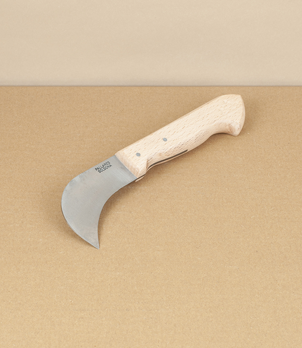 Spanish Carbon Steel Curved Garden Knife