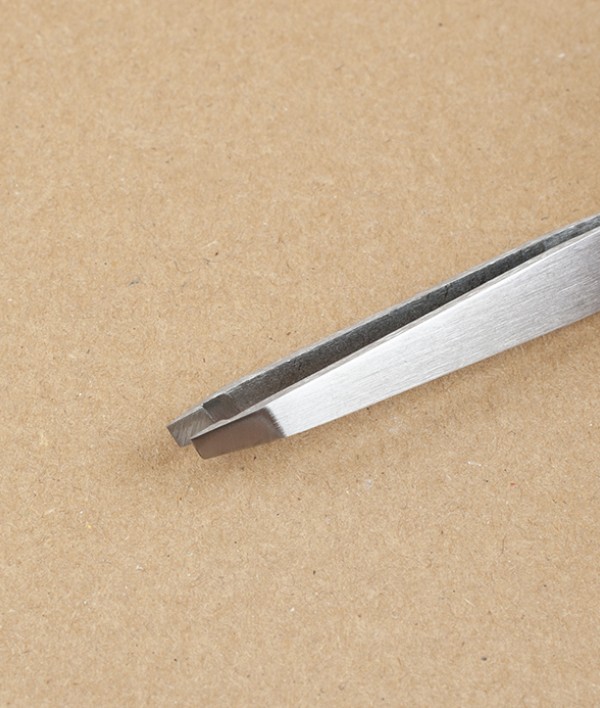 Pallarès slanted tip tweezers