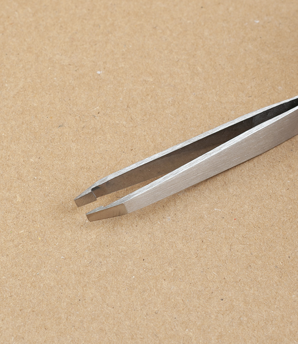 Pallarès slanted tip tweezers