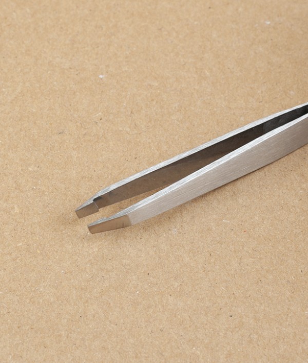 Pallarès slanted tip tweezers