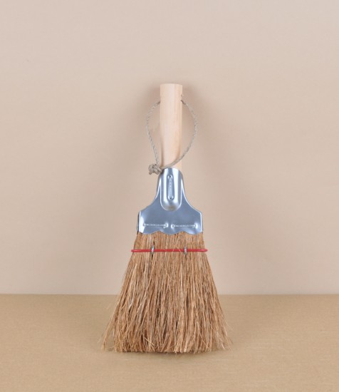 Japanese palm fibre brush, red binding