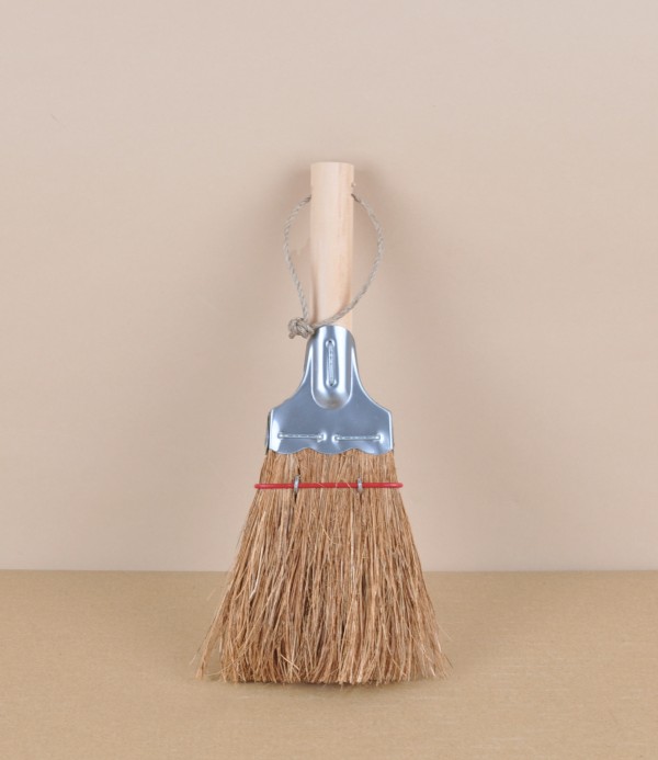 Japanese palm fibre brush, red binding