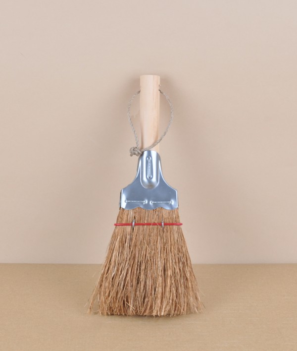 Japanese palm fibre brush, red binding