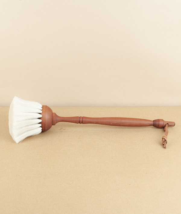 Duster with pearwood handle, light goat hair