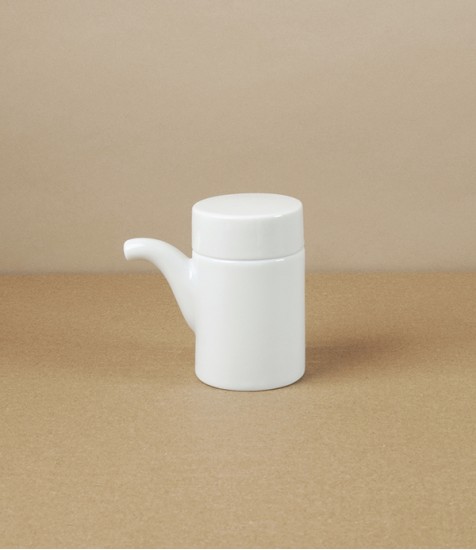Japanese Porcelain Spouted Sauce Pitcher with Lid