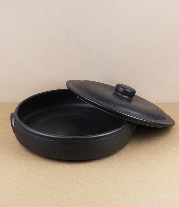 Portuguese terracotta Low Casserole, Black