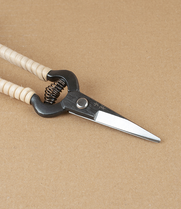 Niwaki Rattan Garden & Household Snips 